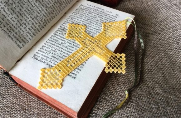 Cross Bookmark: A Display Font With Quiet Authority